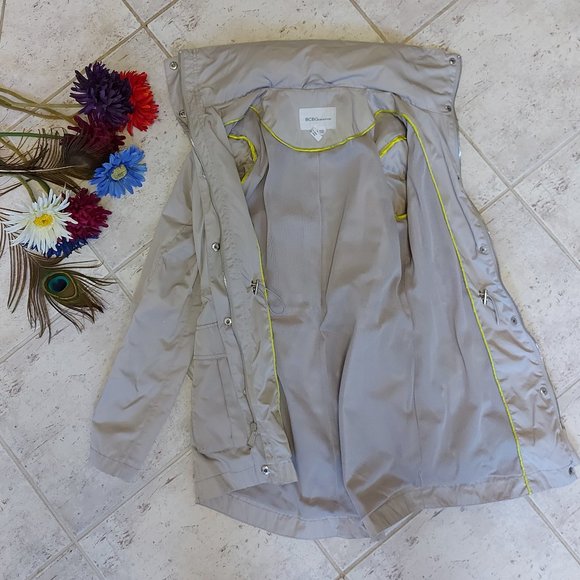 Beige wind jacket BCBG - Picture 2 of 11